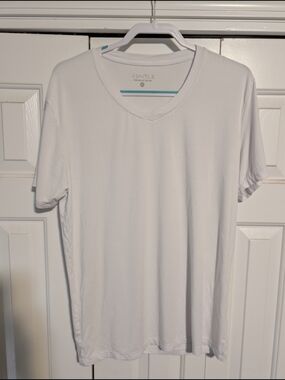 ESNTLS Men's White V-Neck Short Sleeve Tee